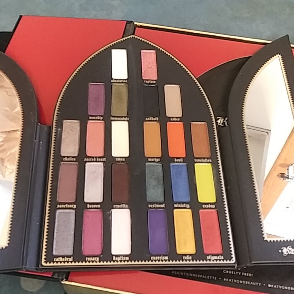 VINTAGE RARE KAT VON D SAINT + SINNER MAKEUP VAULT - Picture 7 of 11